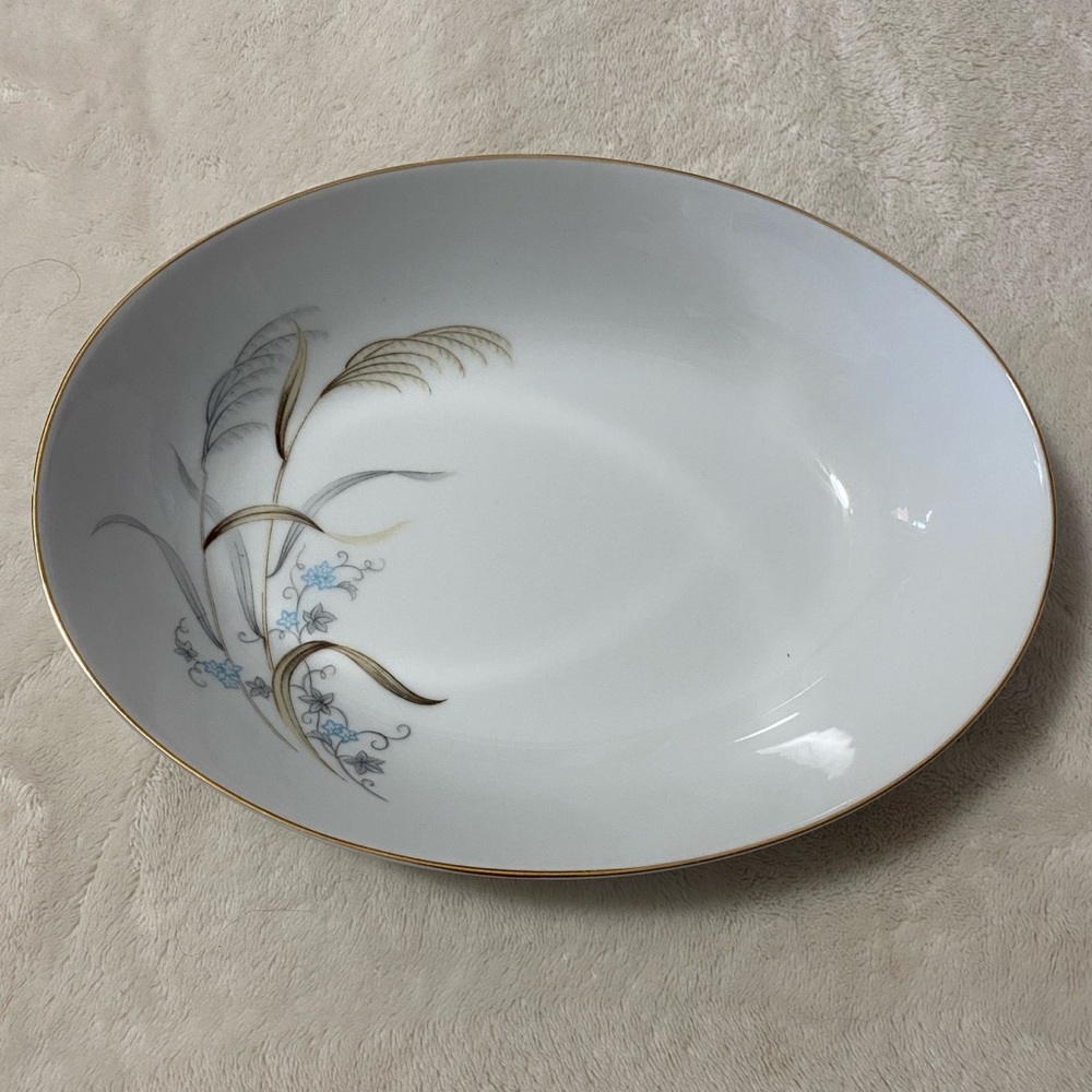 Oval Serving Bowl by Narumi in the Laura Pattern.